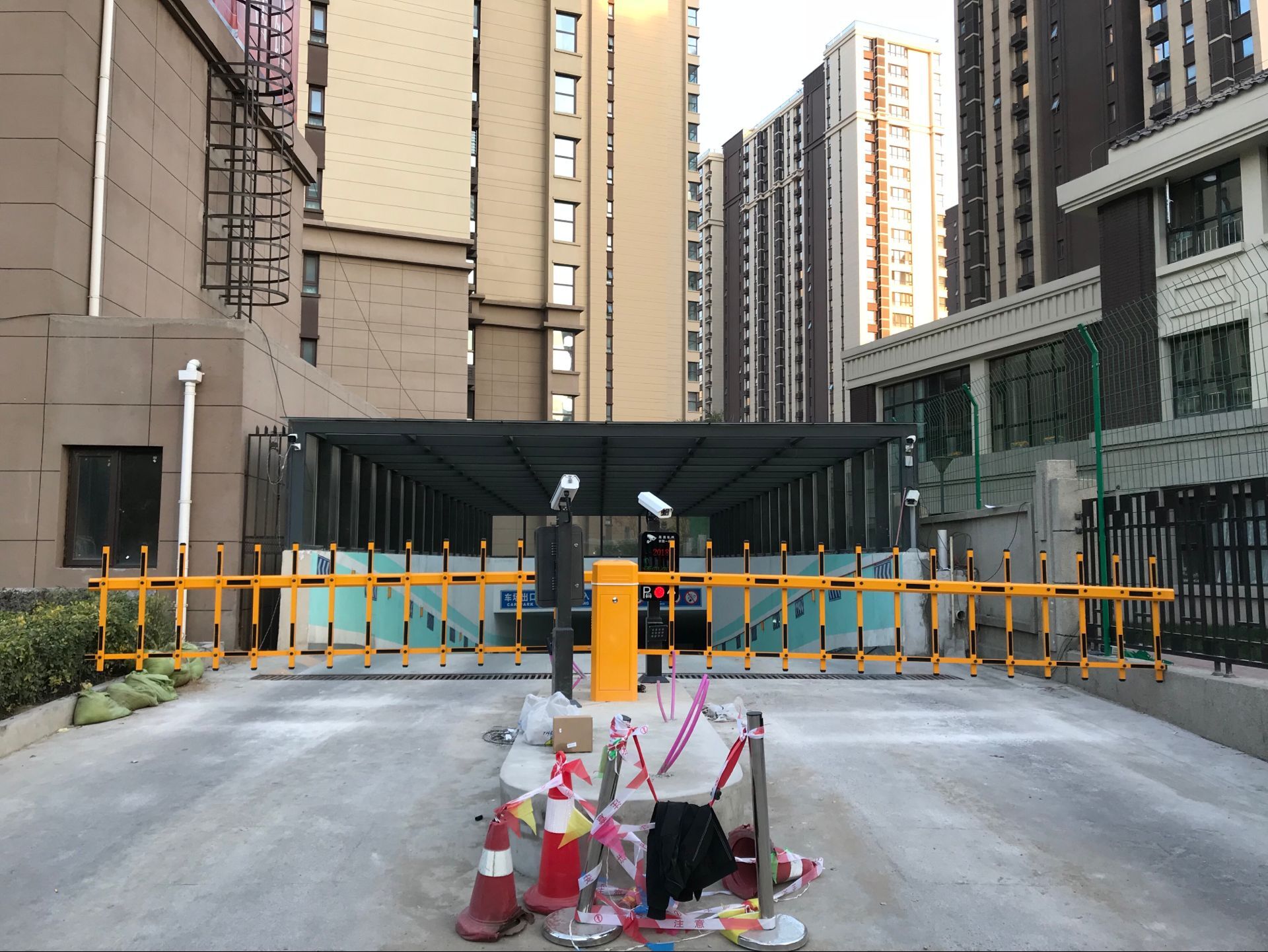 沈陽(yáng)富麗地產(chǎn)車(chē)牌識(shí)別系統(tǒng)及柵欄道閘13998203311