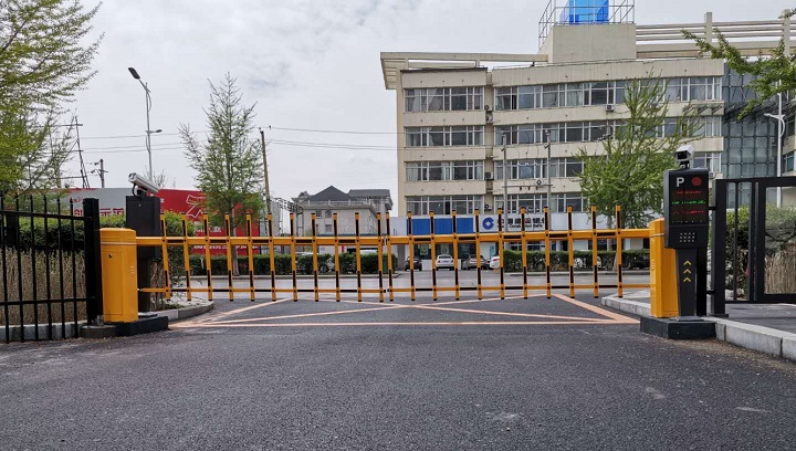 撫順望花稅務(wù)局道閘車牌識別伸縮門系統(tǒng)安裝現(xiàn)場