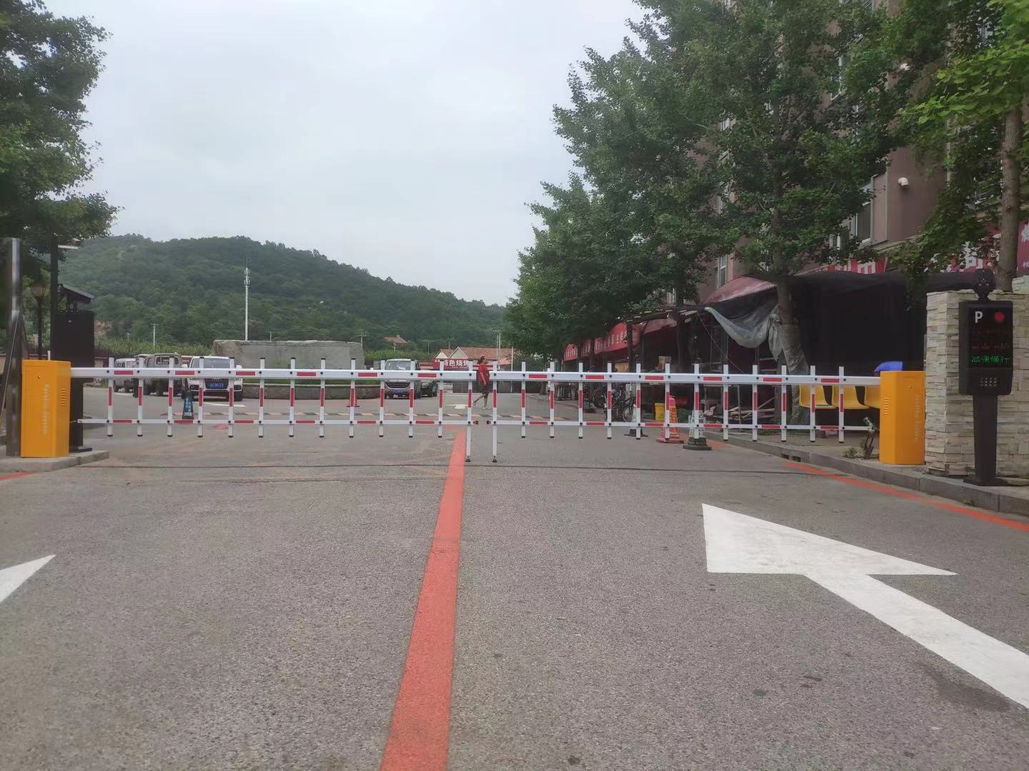 丹東市某小區(qū)柵欄道閘和車牌識別系統(tǒng)