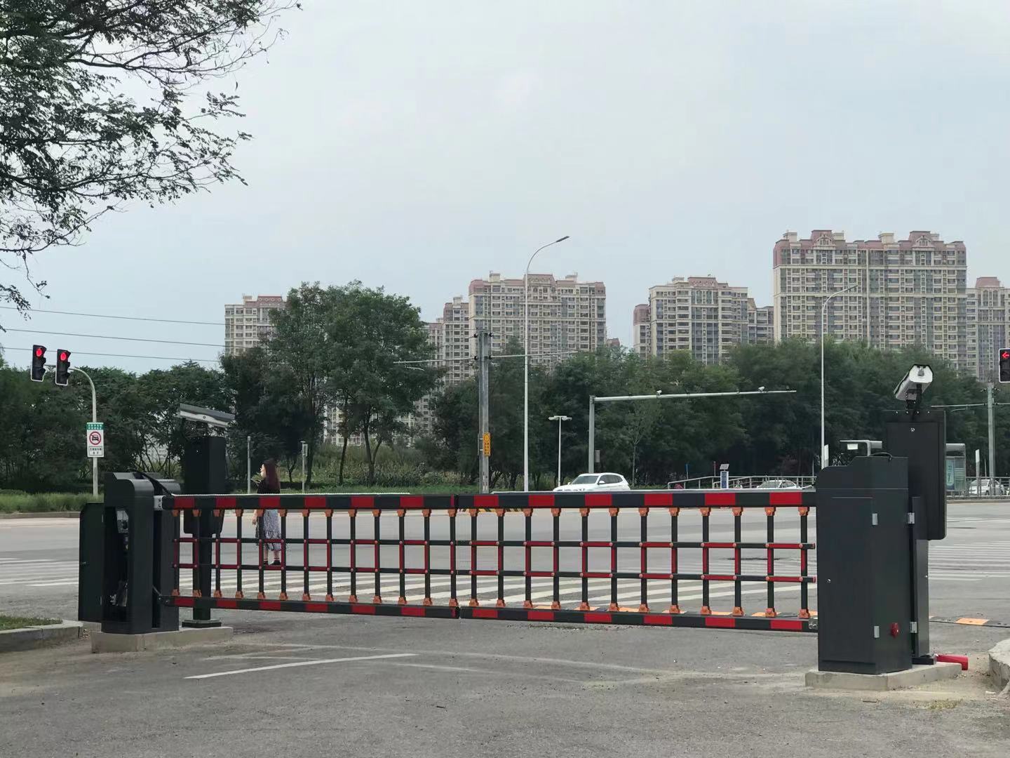 沈陽市渾南區(qū)國際產業(yè)園車牌識別和空降閘