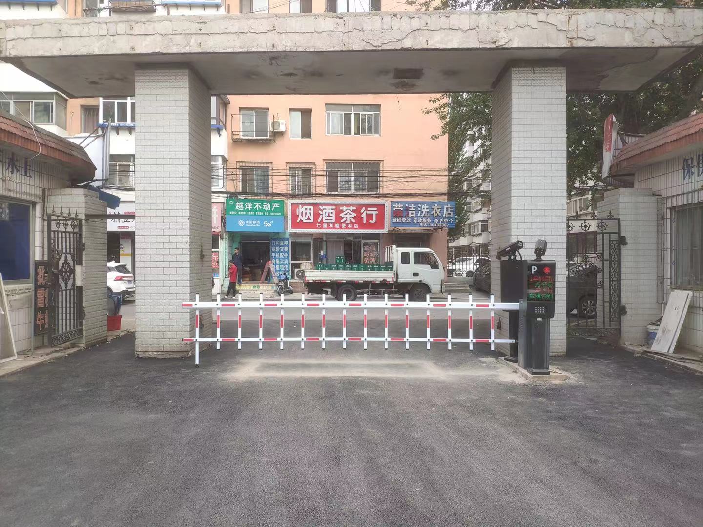 沈陽市大東區(qū)黎明企業(yè)柵欄道閘車牌識別系統(tǒng)