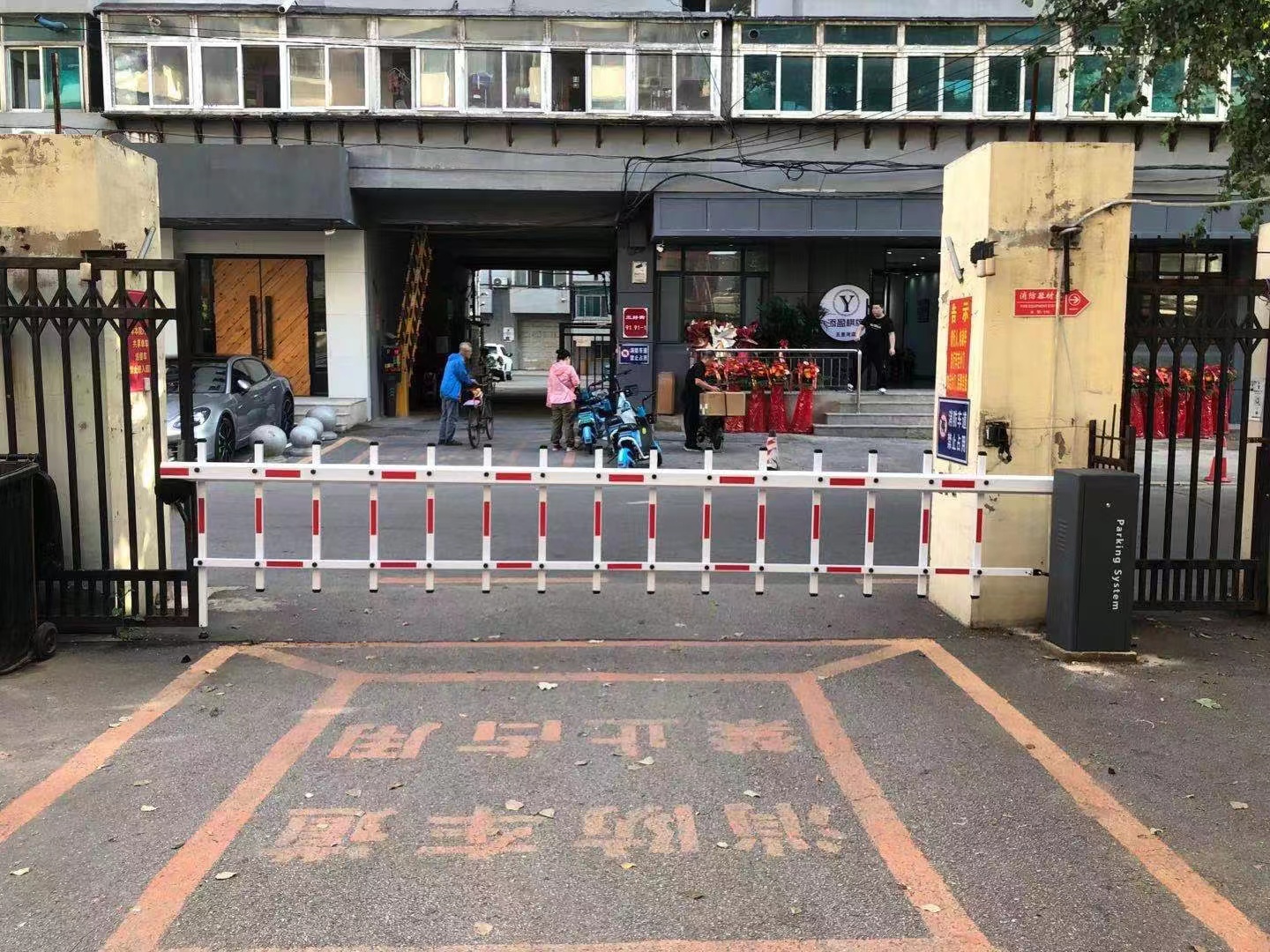 沈陽市電視臺家屬區(qū)柵欄道閘和車牌識別系統(tǒng)