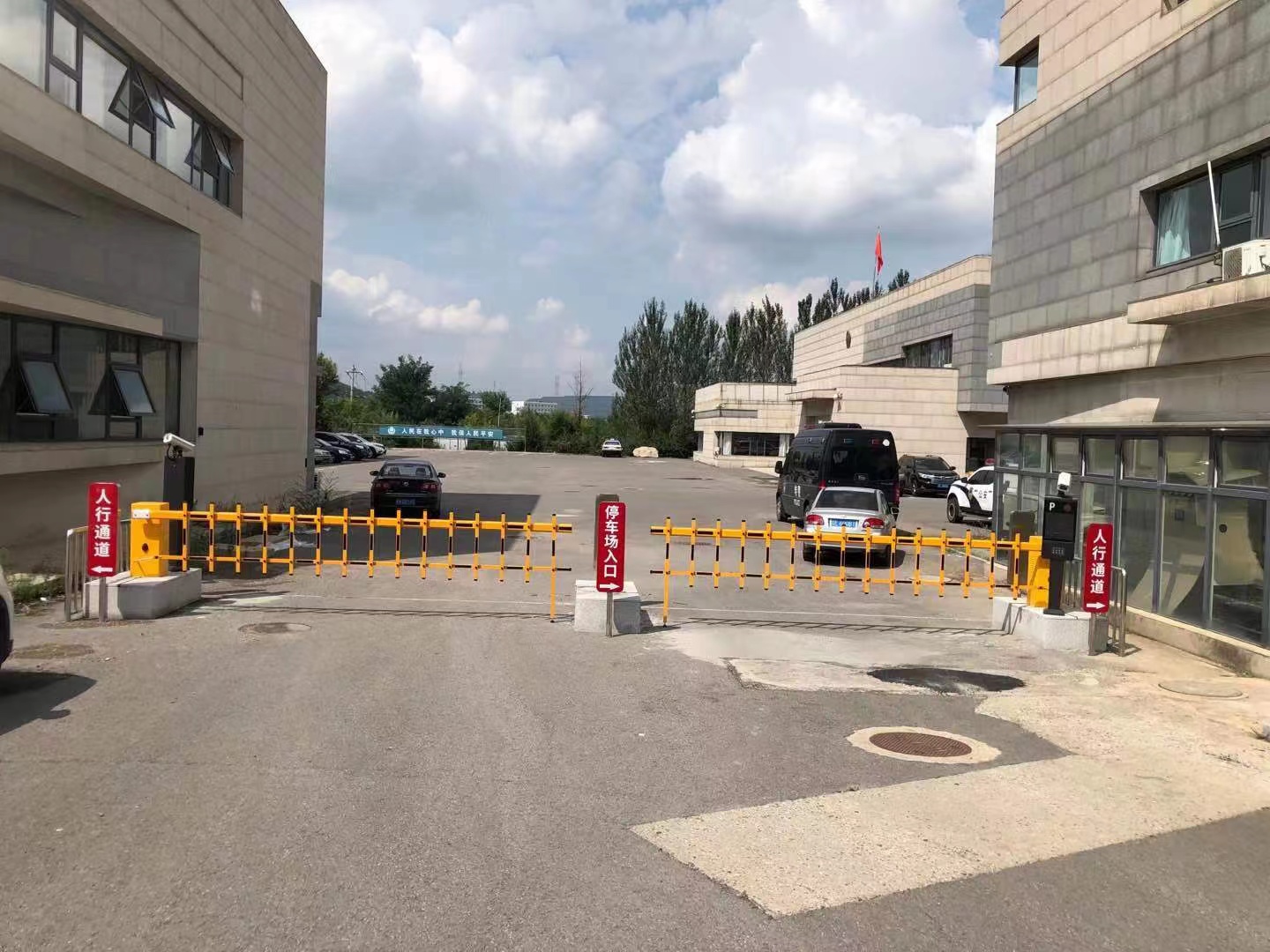 本溪市石橋子公安局道閘車牌識別系統(tǒng)