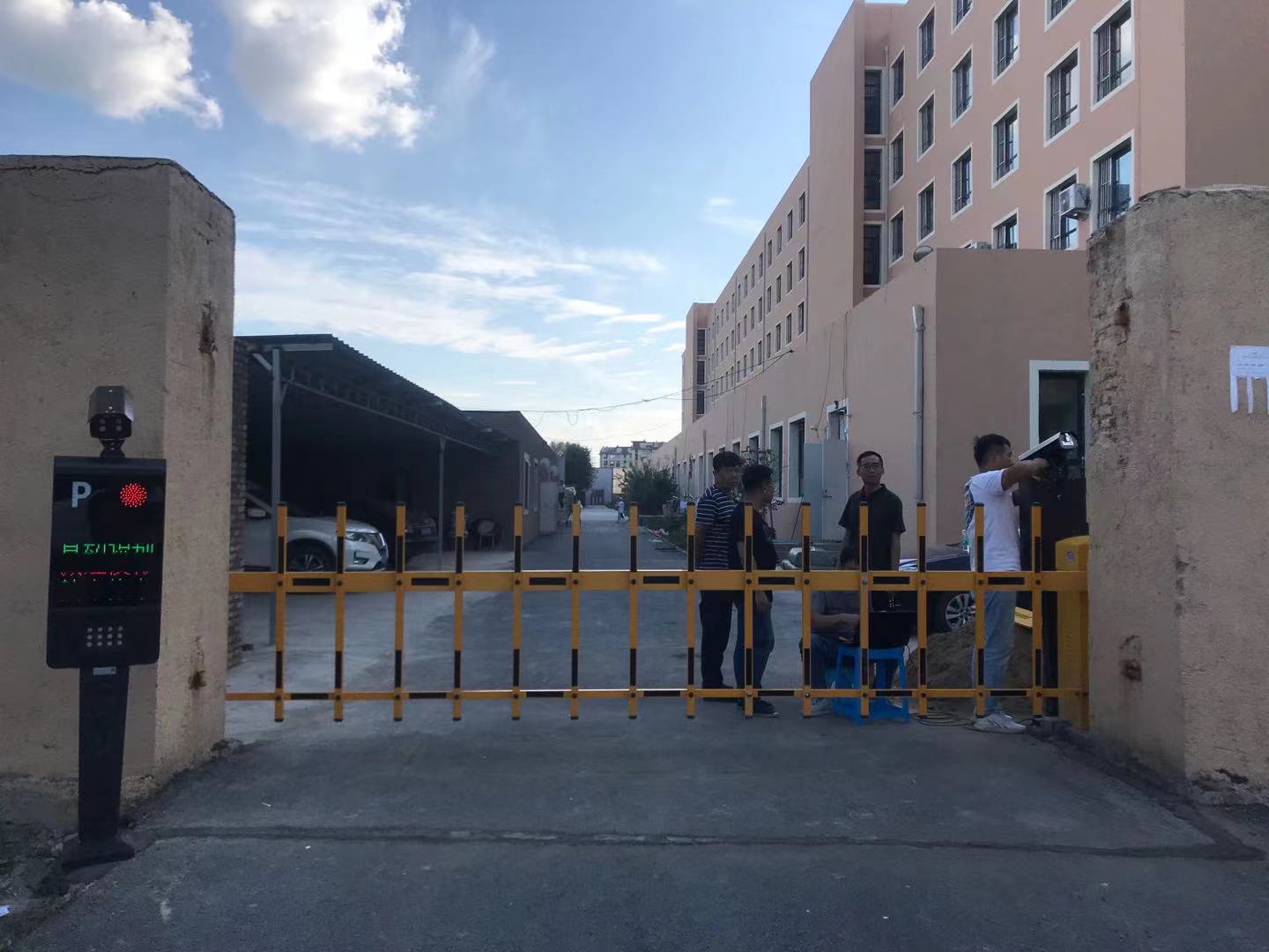 蘇家屯區(qū)綠島國際學校車牌識別道閘系統(tǒng)
