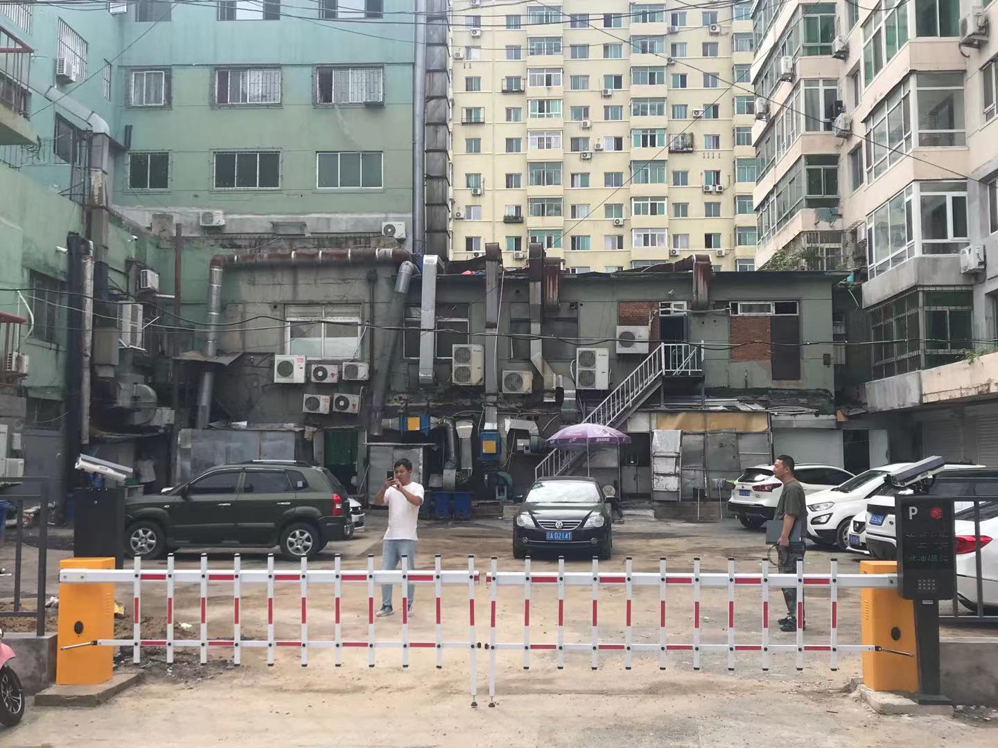 沈陽市武裝部辦公區(qū)停車道閘和車牌識別系統(tǒng)