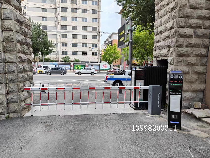 沈陽檢察院柵欄道閘立式車牌識別管理系統(tǒng)13998203311