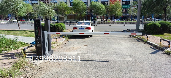 沈陽中冶溪湖芳庭安裝道閘車牌識別系統(tǒng)13998203311