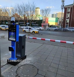 沈陽站廣場圓桿快速道閘車牌識別收費機系統(tǒng)安裝案例